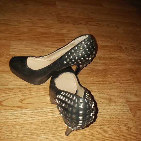 Dole Vita 4" Studded Heels  6.1/2 - Picture 4 of 5